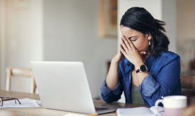 Woman stuck in Hawai wildfires loses Rs 2 lakh in online scam while trying to prepone her flight