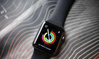 How To Turn Off the Green Light on an Apple Watch